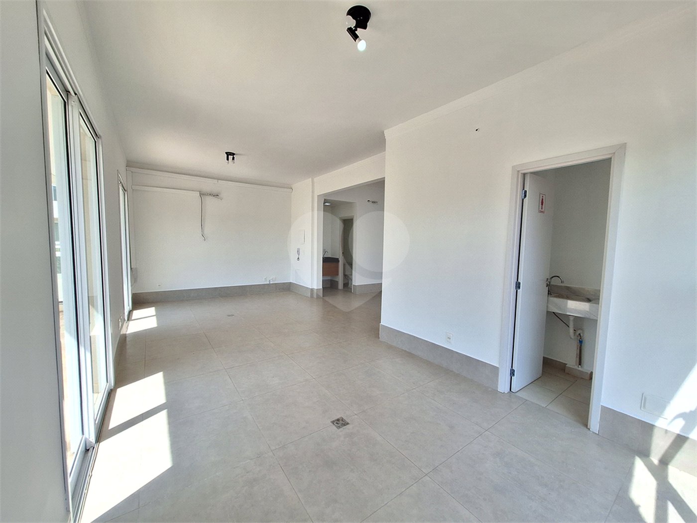 Sala à venda ou para alugar em Santa Rosa, Vinhedo, SP