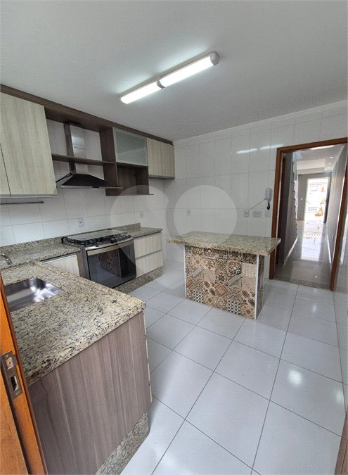Sobrado à venda com 3 quartos, sendo 1 suíte,  em Vila Pedra Branca, São Paulo, SP