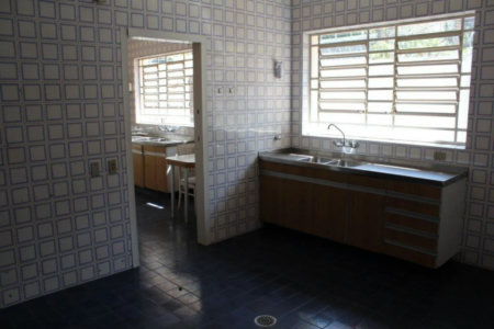 Casa Térrea à venda ou para alugar com 6 suítes em Vila Tramontano, São Paulo, SP