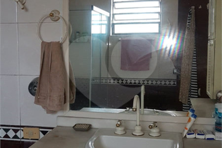Sobrado à venda com 3 suítes em Vila Gumercindo, São Paulo, SP