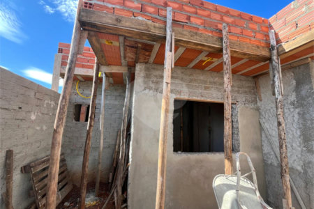 Casa à venda com 2 quartos, sendo 1 suíte,  no condomínio Tivolli, Itapetininga - SP