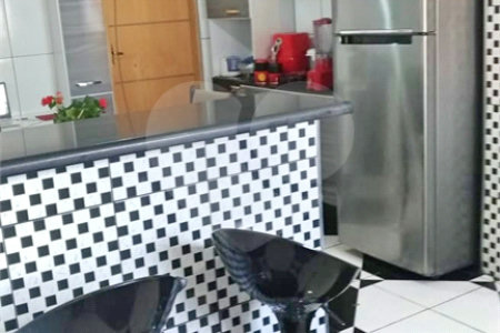 Casa Térrea à venda com 7 quartos, sendo 1 suíte, em Vila Paulicéia, São Paulo, SP
