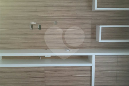 Casa à venda ou para alugar com 4 suítes em Chácaras São Carlos, Cotia, SP