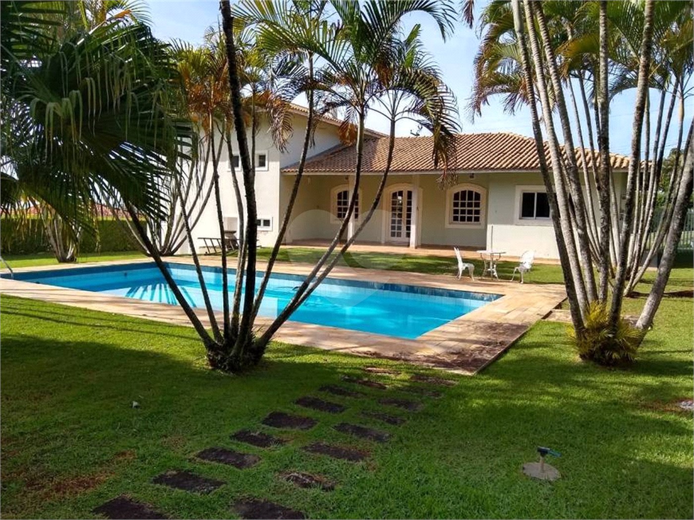 Casa à venda com 5 quartos, sendo 3 suítes, no condomínio Ville Chamonix, Itatiba - SP