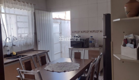 Casa à venda com 5 quartos no Centro de Atibaia/SP | Duas casas no mesmo terreno