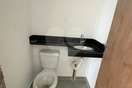 Casa à venda com 2 quartos, sendo 1 suíte, no condomínio Residencial Calegari, São Paulo - SP