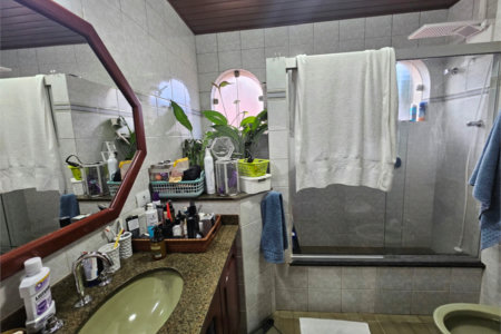 Sobrado à venda com 4 quartos, sendo 2 suítes, em Interlagos, São Paulo, SP