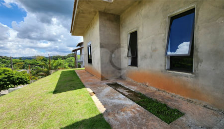 Casa à venda com 3 suítes no condomínio Residencial Jardim Primavera, Louveira - SP