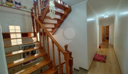 Sobrado à venda com 3 quartos, sendo 1 suíte,  em Jardim Pinheiros, São Paulo, SP