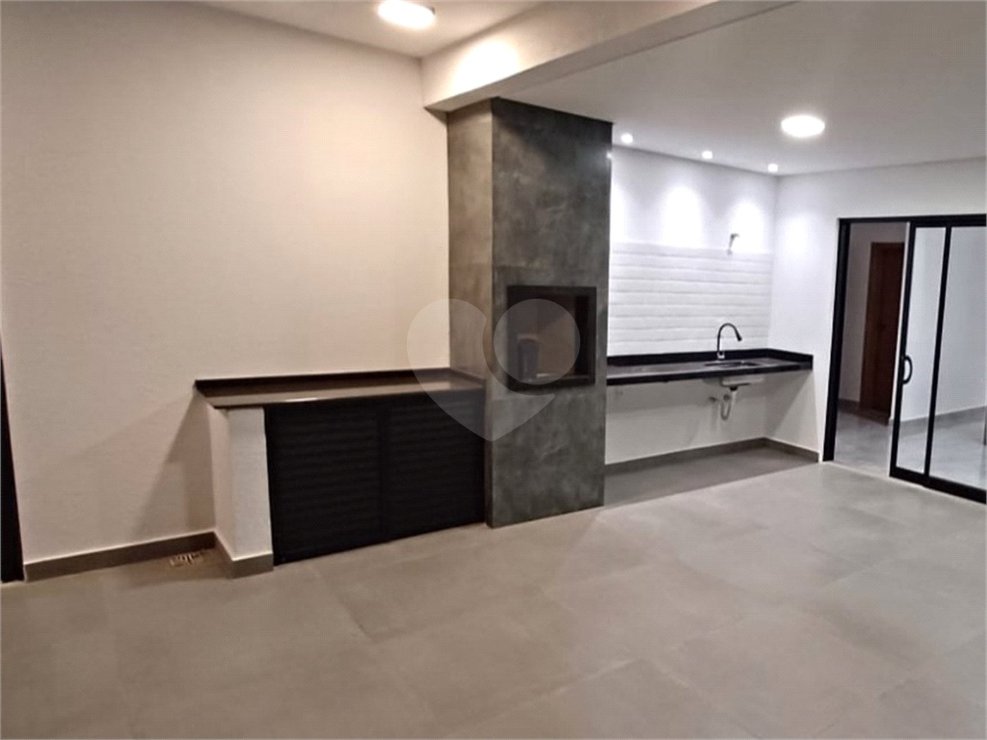 Casa à venda com 3 suítes no condomínio Residencial Alto de Itaici, Indaiatuba - SP