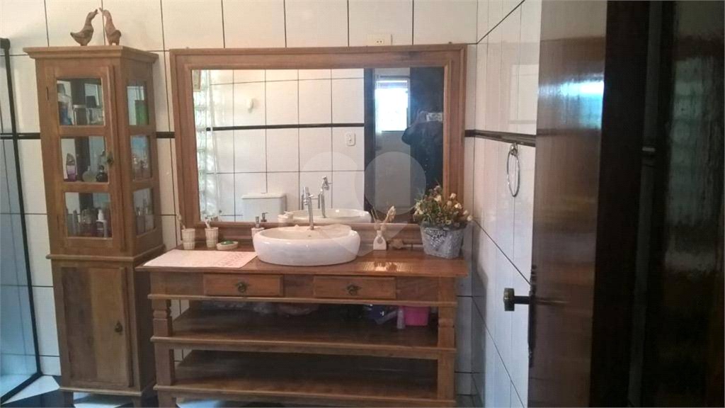 Sobrado à venda com 3 quartos, sendo 1 suíte, em Bocaina, Ribeirão Pires, SP