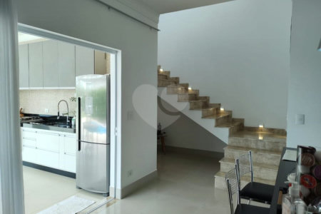 Casa à venda com 4 quartos, sendo 2 suítes, no condomínio Primavera, Salto - SP