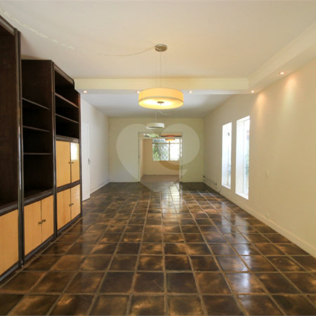 Casa à venda com 3 quartos, sendo 1 suíte, em Indianópolis, São Paulo, SP