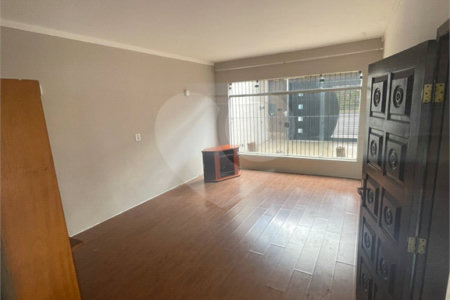 Sobrado à venda com 3 quartos, sendo 2 suítes,  em Vila Oliveira, Mogi das Cruzes, SP