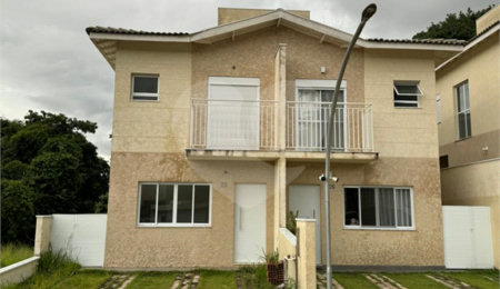 Sobrado à venda com 3 quartos, sendo 1 suíte,  em Vila Omízollo, Louveira, SP