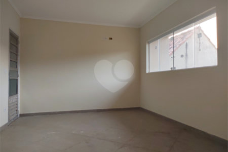 Sobrado à venda com 3 quartos, sendo 1 suíte, em Chácaras Maringá, Atibaia, SP