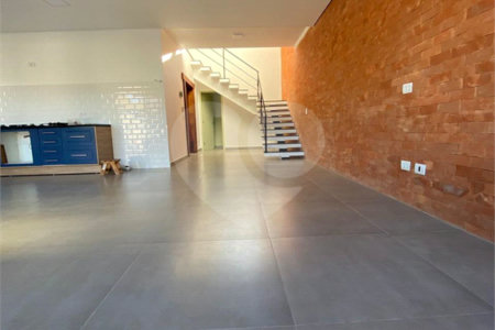 Sobrado à venda com 3 quartos, sendo 1 suíte, em Jardim do Lago, Atibaia, SP