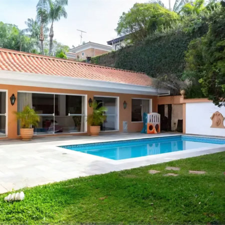 Casa à venda com 4 suítes em Jardim Leonor, São Paulo, SP