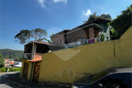 Casa à venda com 3 quartos, sendo 1 suíte, no Centro, Guararema, SP