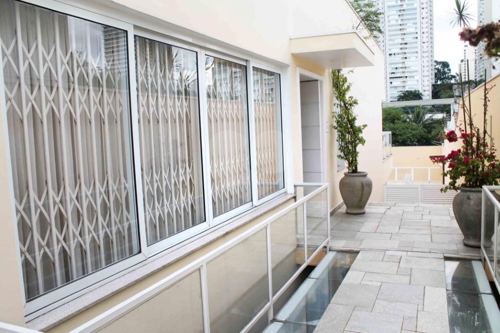 Casa Térrea à venda ou para alugar com 3 suítes em Brooklin Velho, São Paulo, SP