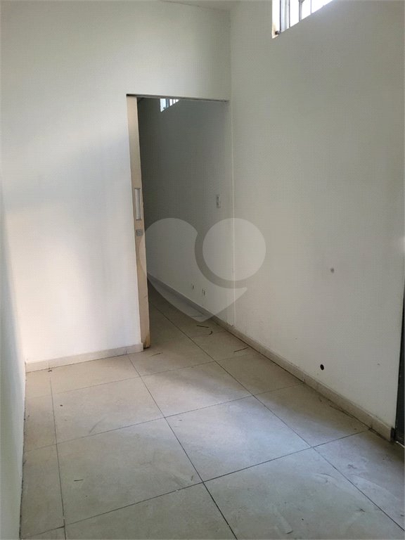 Salão para alugar em Vila Romanópolis, Ferraz de Vasconcelos, SP