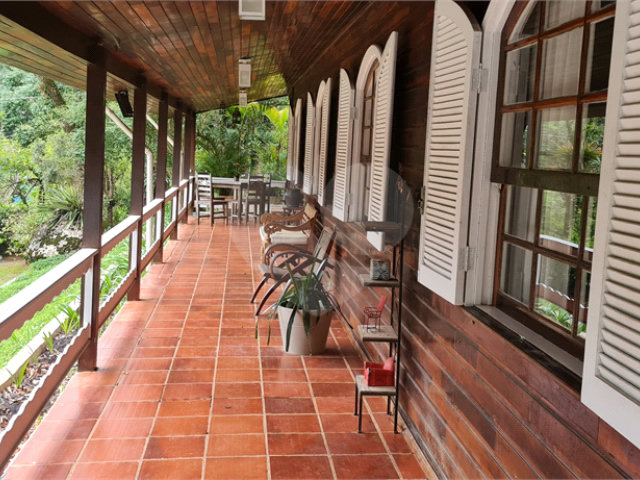 Casa à venda com 3 quartos, sendo 1 suíte,  no condomínio Alpes da Cantareira, Mairiporã - SP