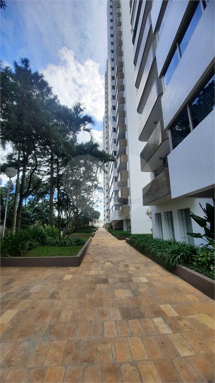 Apartamento à venda com 4 quartos, sendo 3 suítes,  em Interlagos, São Paulo, SP