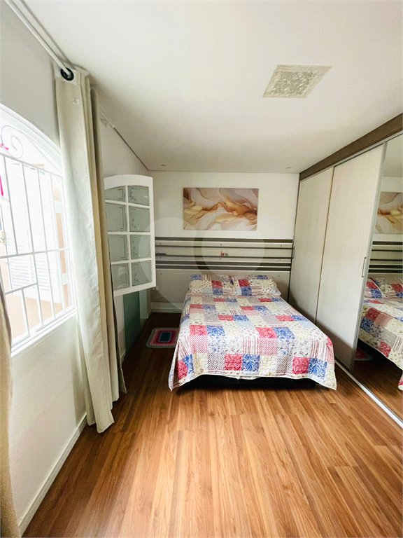 Casa à venda com 4 quartos, sendo 1 suíte,  em Jardim Stella, Santo André, SP
