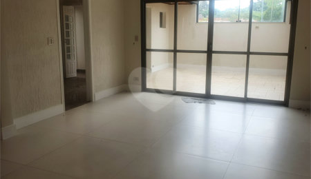 Casa à venda com 4 quartos, sendo 2 suítes, no condomínio Lake Louise, São Paulo - SP