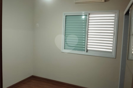 Casa à venda com 3 quartos, sendo 1 suíte,  no condomínio Vila Aracoara, Araraquara - SP