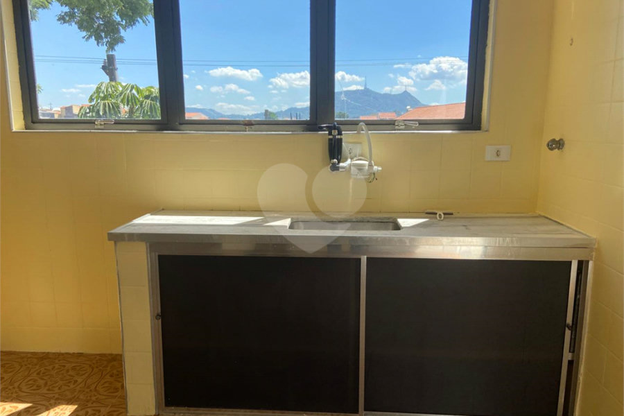 Sobrado à venda com 3 quartos, sendo 1 suíte, em Parque Maria Domitila, São Paulo, SP