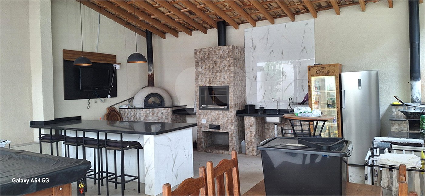 Casa à venda com 4 quartos, sendo 3 suítes, no Centro, Bom Jesus dos Perdões, SP