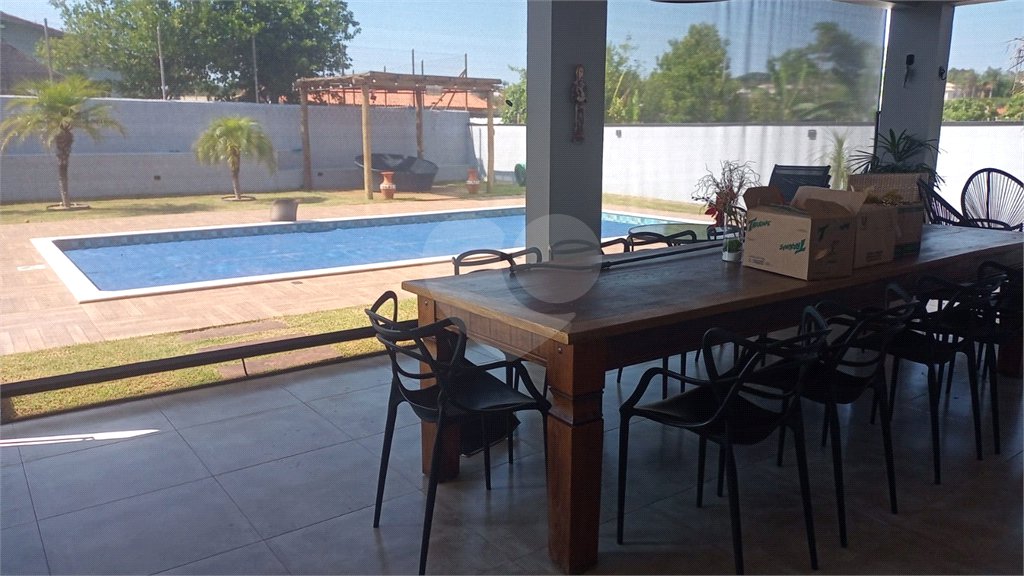 Casa à venda com 3 quartos, sendo 1 suíte, no condomínio Village da Serra, Araçoiaba da Serra - SP