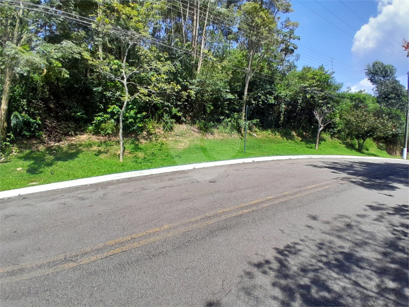 Terreno à venda no condomínio Suíça da Cantareira, Mairiporã - SP