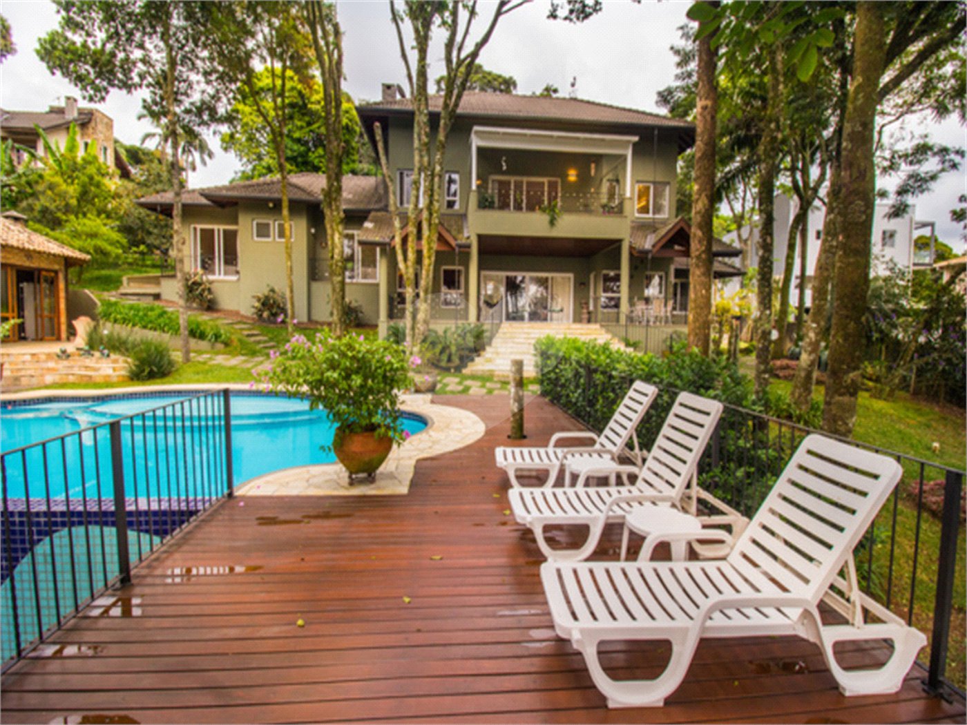 Casa à venda com 4 suítes no condomínio Alpes da Cantareira, Mairiporã - SP