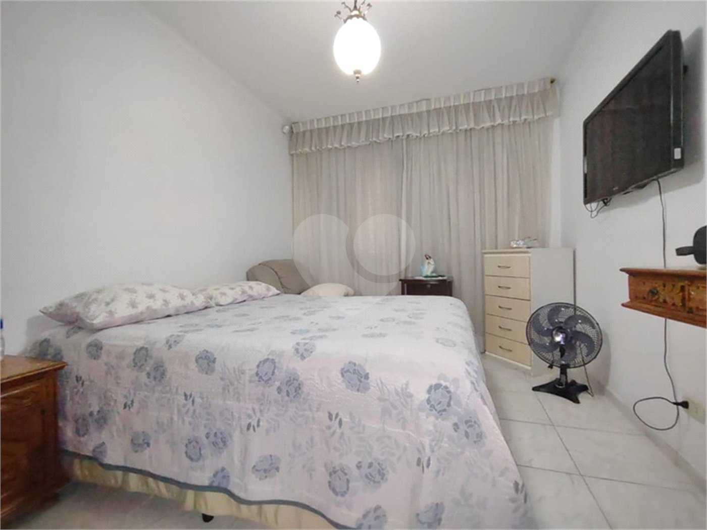Casa à venda com 3 quartos, sendo 1 suíte, no condomínio Vila Paiva, São Paulo - SP