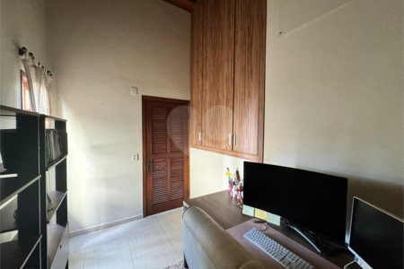 Casa à venda com 3 quartos, sendo 1 suíte, no condomínio Residencial Jardim das Flores 1510, Cotia - SP
