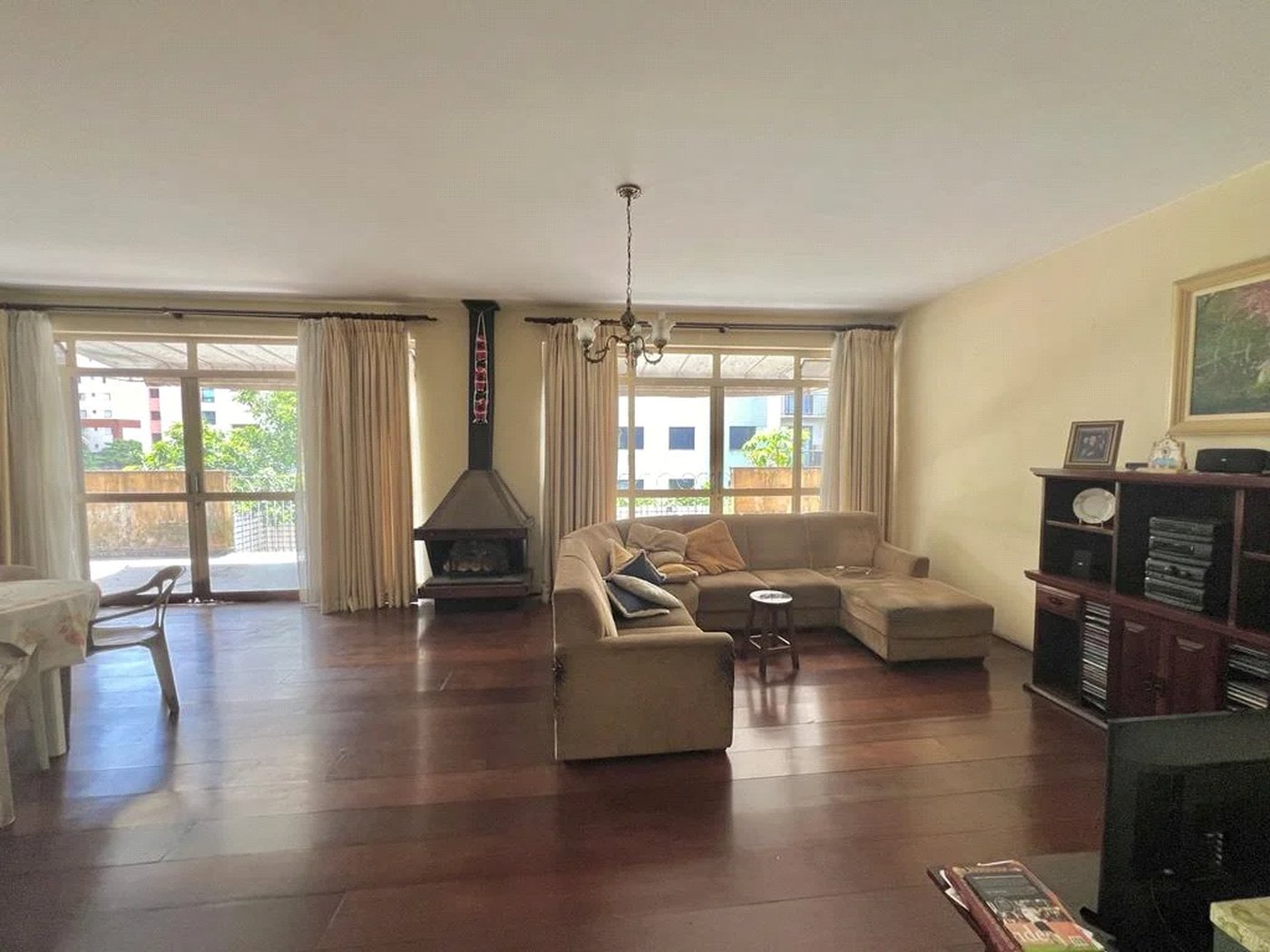 Casa à venda com 4 quartos, sendo 1 suíte, em Jardim das Vertentes, São Paulo, SP