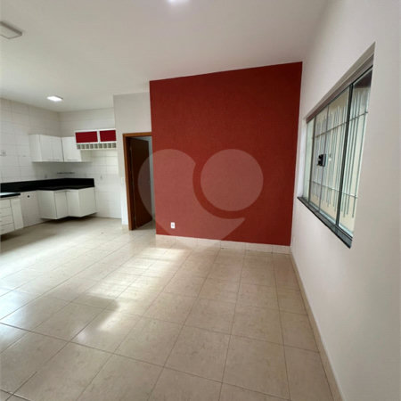 Casa à venda com 3 quartos, sendo 1 suíte, em Jardim Santa Marta, Cuiabá, MT
