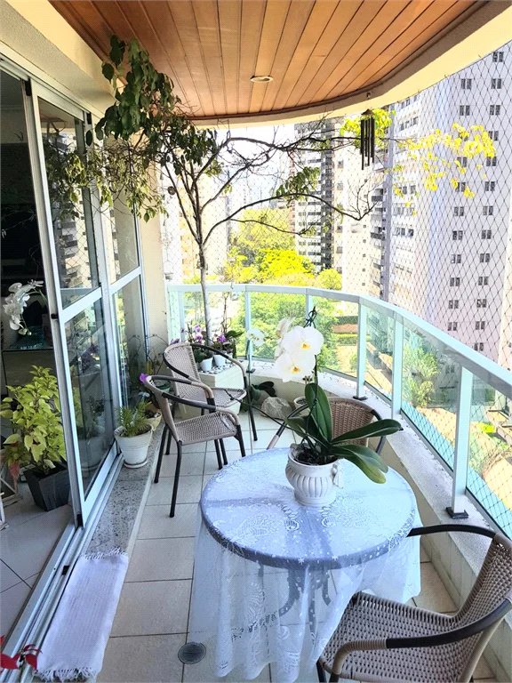 Apartamento à venda com 3 suítes em Vila Andrade, São Paulo, SP