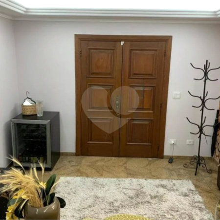 Sobrado à venda ou para alugar com 6 quartos, sendo 2 suítes, em Bosque da Saúde, São Paulo, SP