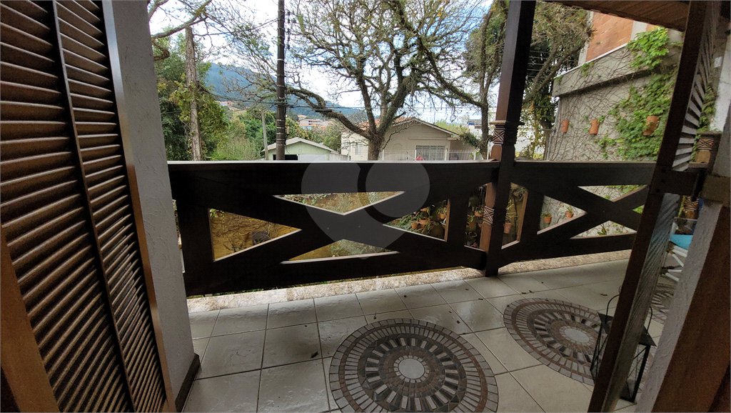 Sobrado à venda com 4 quartos, sendo 2 suítes, no Centro, Mairiporã, SP