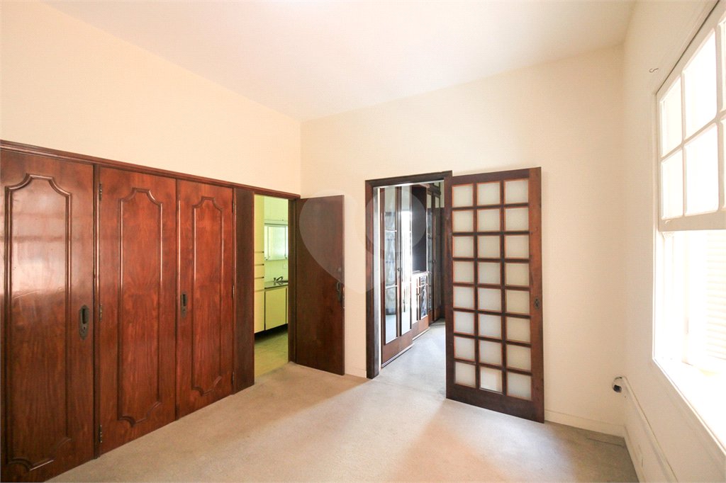 Casa à venda com 3 quartos, sendo 1 suíte, em Indianópolis, São Paulo, SP