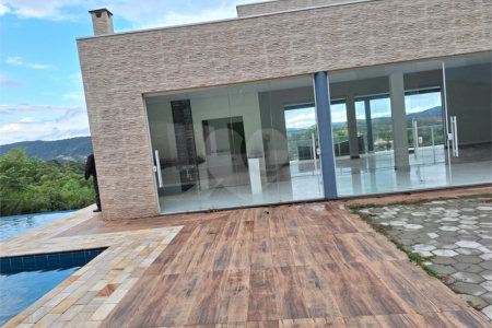 Casa em condomínio à venda com 3 suítes no Centro, Bom Jesus dos Perdões, SP
