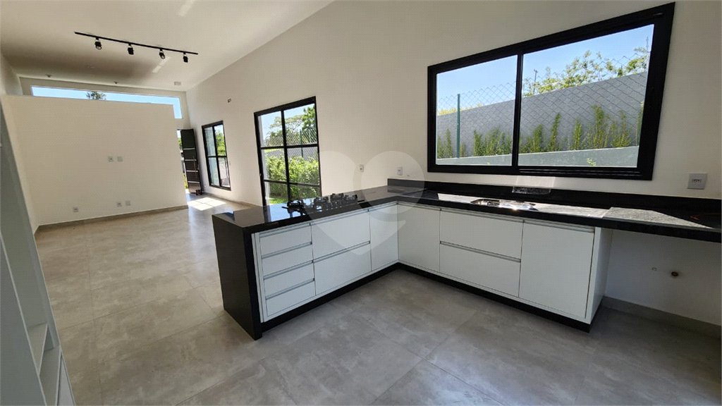 Casa para alugar com 3 quartos, sendo 1 suíte, no condomínio Chácaras Brasil, Atibaia - SP