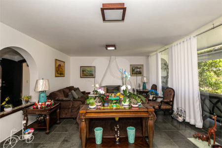 Casa à venda com 4 quartos, sendo 2 suítes,  em Interlagos, São Paulo, SP