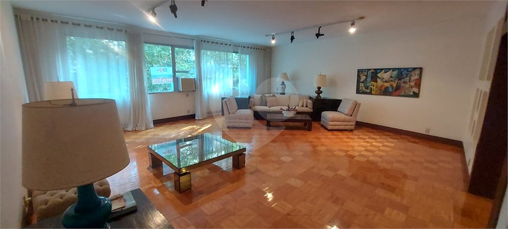 Apartamento à venda com 4 quartos, sendo 1 suíte,  em Laranjeiras, Rio de Janeiro, RJ
