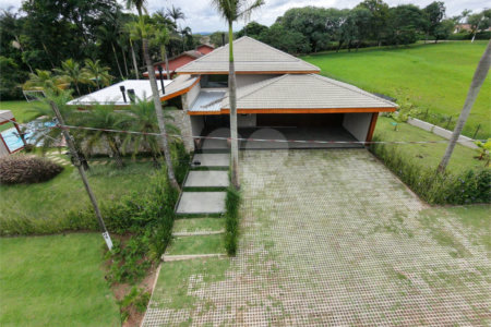 Casa à venda com 6 suítes no condomínio Vila Pinhal, Itirapina - SP