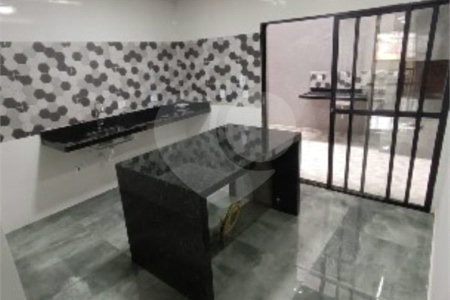 Sobrado à venda com 3 quartos, sendo 1 suíte, em Vila Marina, São Paulo, SP