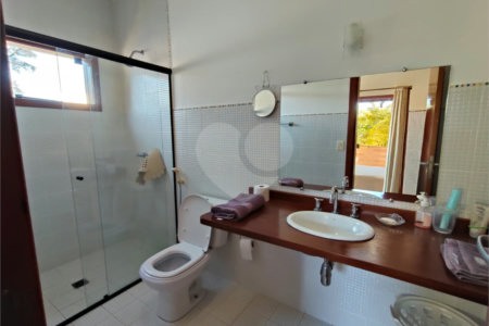 Casa à venda com 7 quartos, sendo 4 suítes, no condomínio Riviera de Santa Cristina XIII, Paranapanema - SP